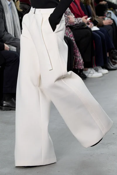 Look 48